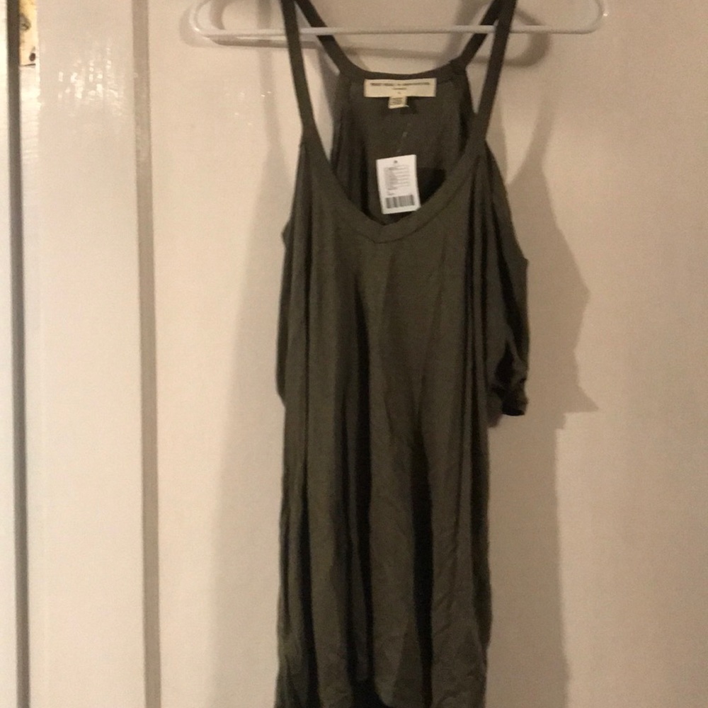 urban outfitters top with tags!!